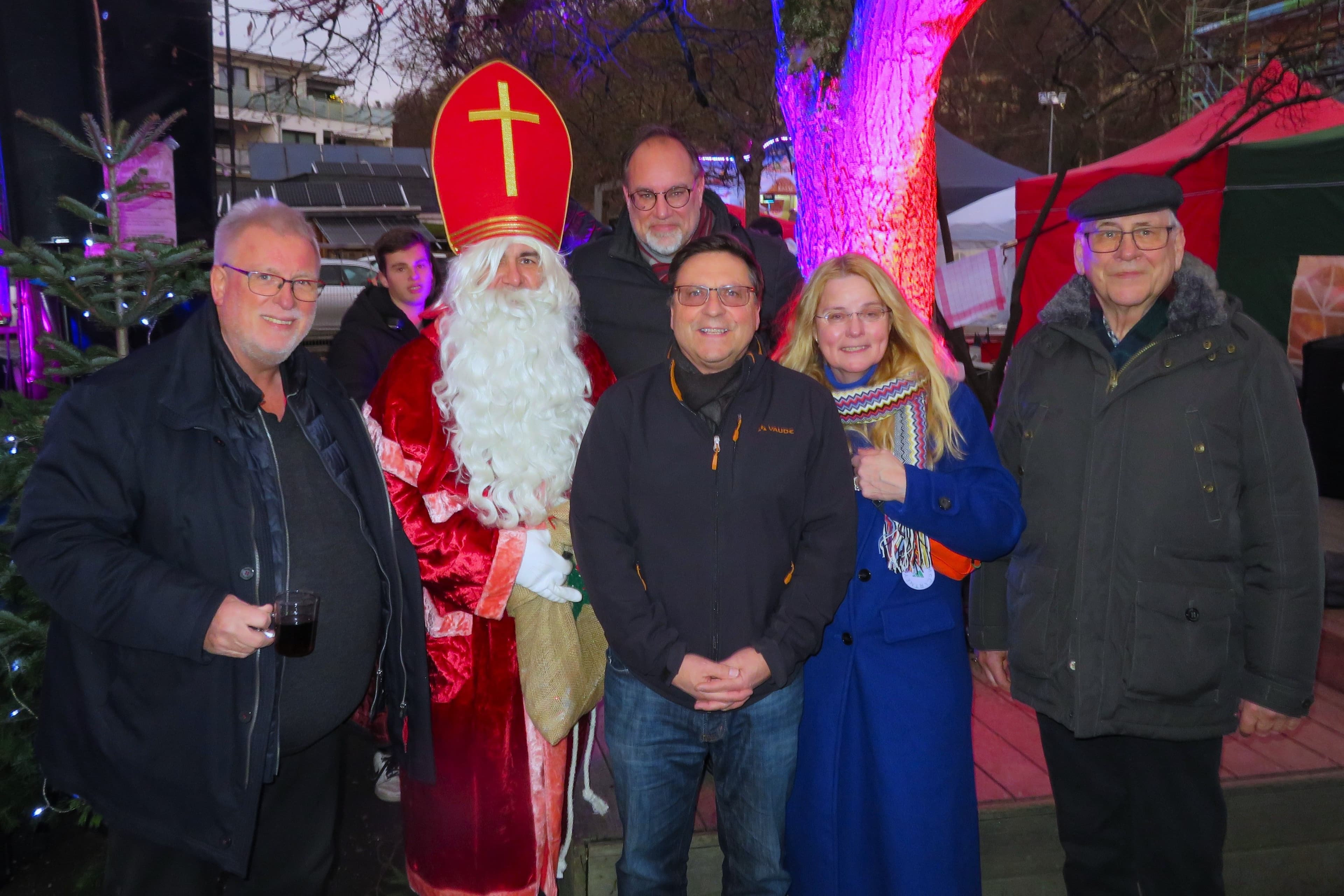 Vorschaubild für den Artikel Partnerschaftliche Begegnung auf dem Weihnachtsmarkt